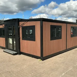Mobile living unit / Tiny home with bathroom